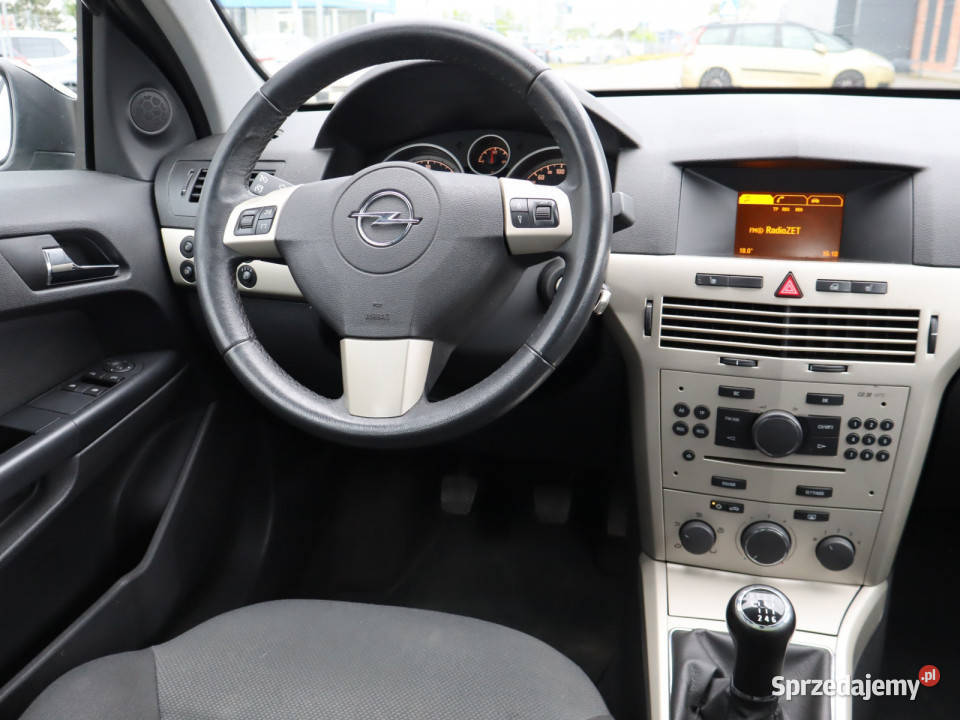 Opel Astra 19 CDTI klimatyzacja
