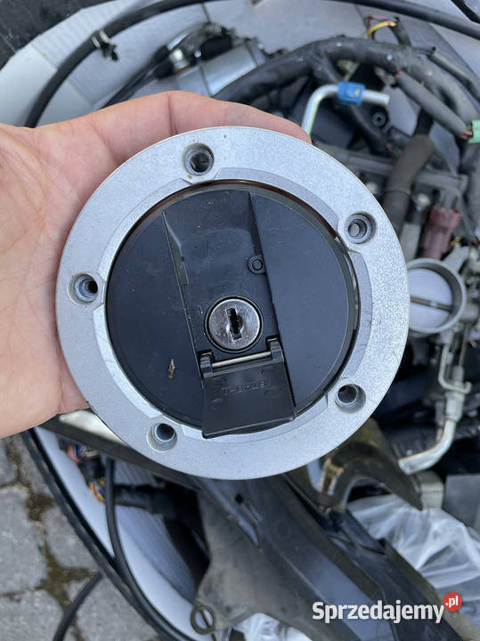 SUZUKI GSXR 600 K8 KOREK ZBIORNIKA PALIWA sprzedam