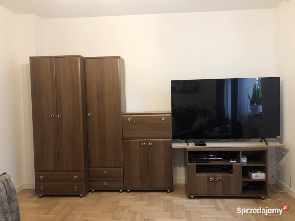 Zestaw drewnianych mebli do salonu Krasne
