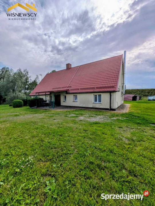 Dom mieszkalny z budynkami gospodarczymi w Glina