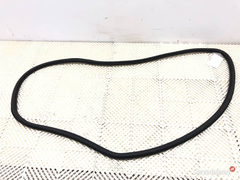 USZCZELKA DRZWI PRZÓD PRAWY SKODA SUPERB III