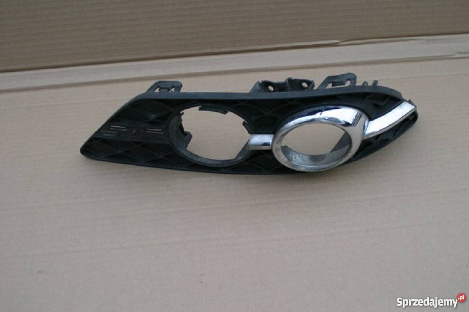 MERCEDES C KLASA W204 LIFT KRATKA HALOGENU LEWA