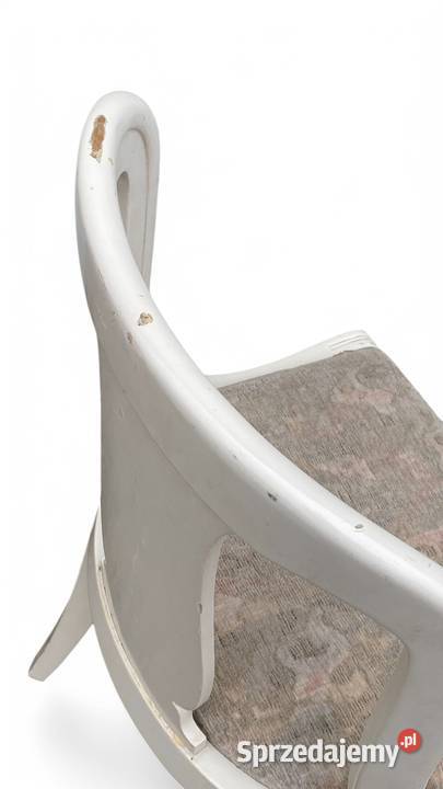 Stylowy biały stolik z czterema krzesłami Gryfice