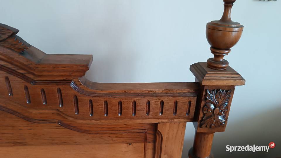Dębowe łóżko renowacji