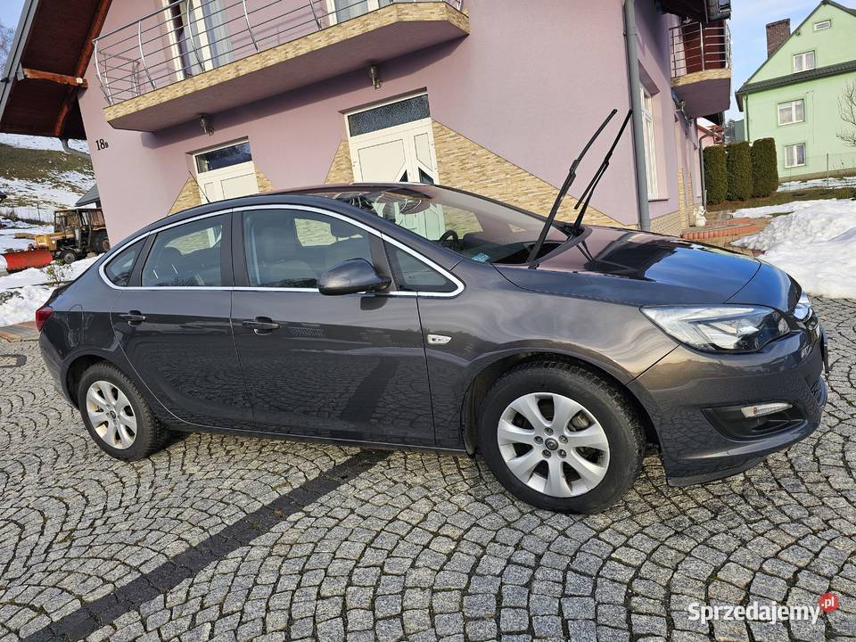 Sprzedam Opel Astra Sedan2016 r 76 000 16 115 małopolskie Muszyna sprzedam