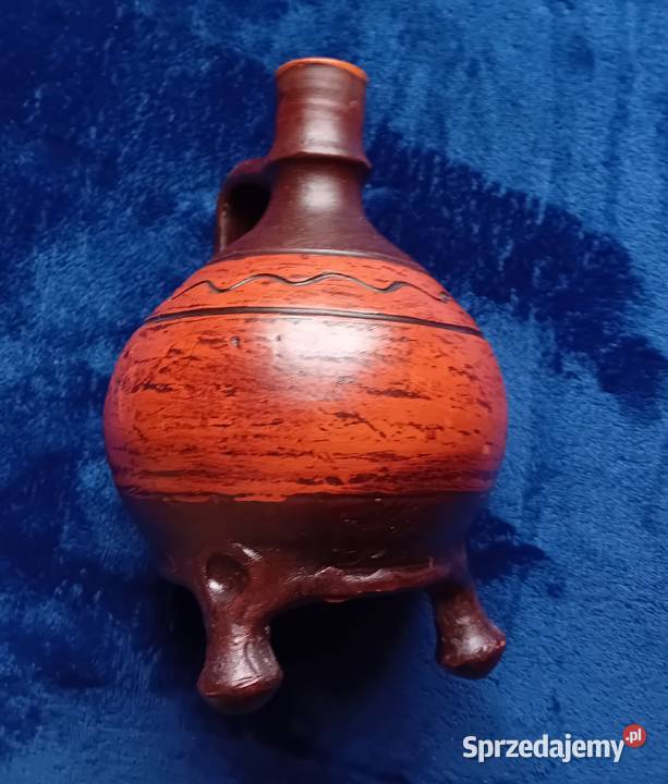 Ręcznie formowana karafka na 3 nóżkach Ceramica wielkopolskie Koźminek