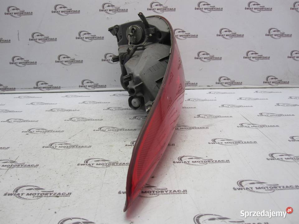 HYUNDAI i40 12r lampa prawa tył 924023Z000
