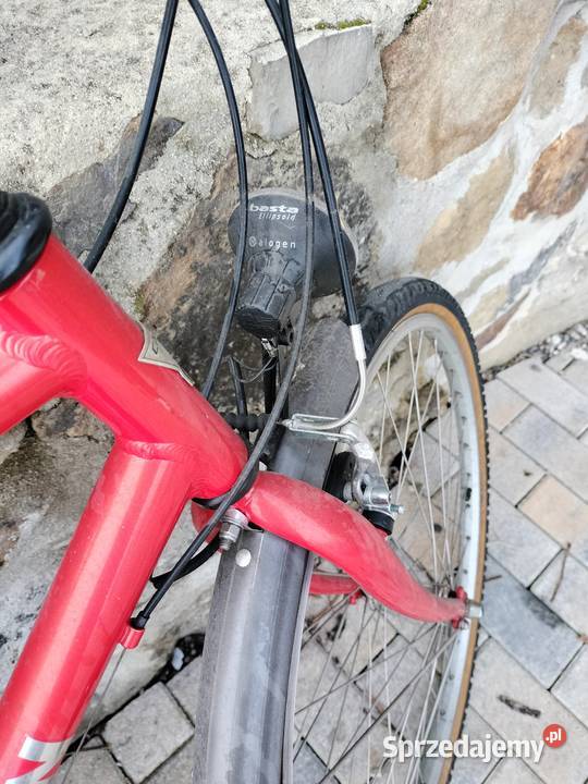 Czerwony stary rower męski Canyon active