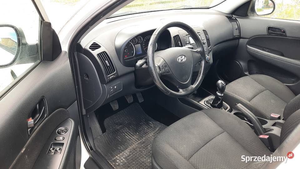 Hyundai i30 Lift 14 Benzyna 2010 r Klima sprawna biały Kraśnik