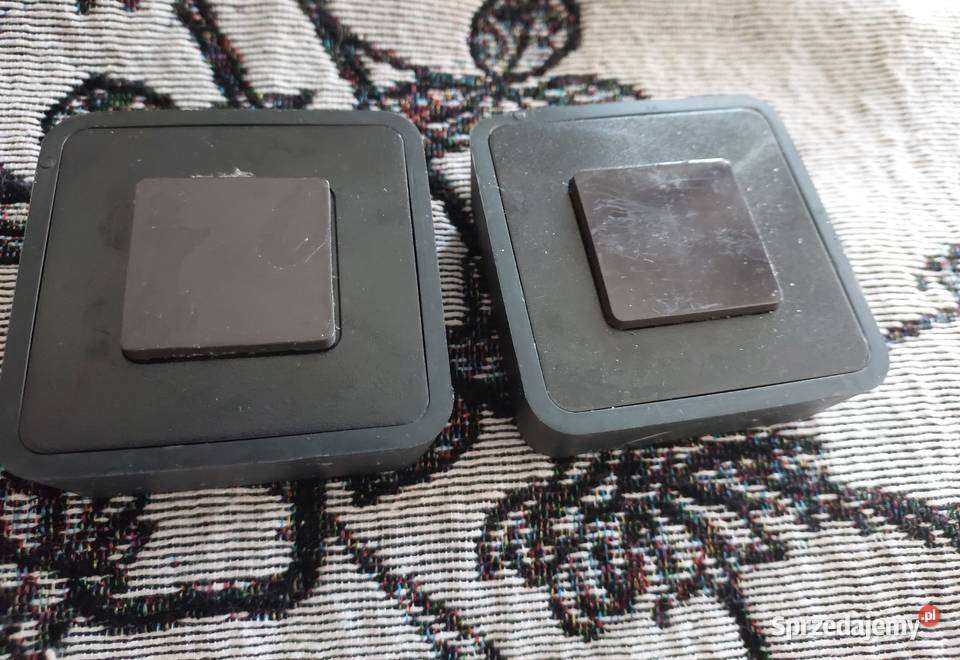 2 małe magnesy w czarnej obudowie gumowej Wrocław