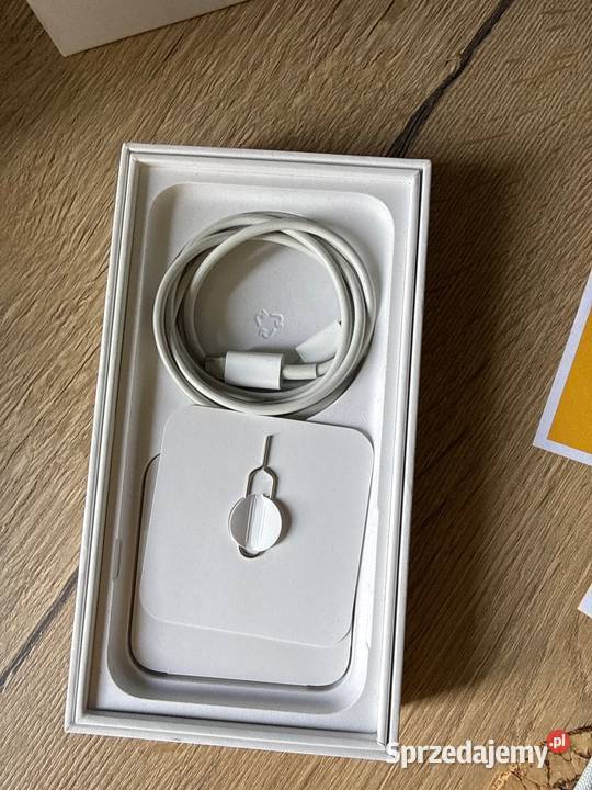 IPhone SE 2020 zbite szkiełko z tyłu Apple / iPhone małopolskie Kraków sprzedam