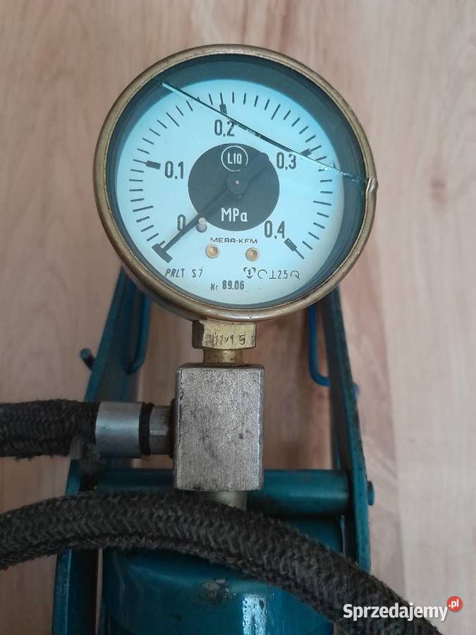 Pompka nożna z czasów PRL