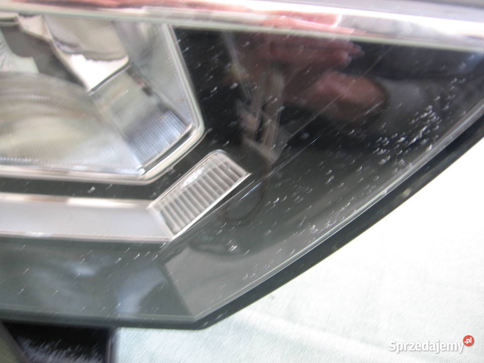 2GA941006B VW TRoc Reflektor prawy H7H7 Używany osobowe Warszawa sprzedam