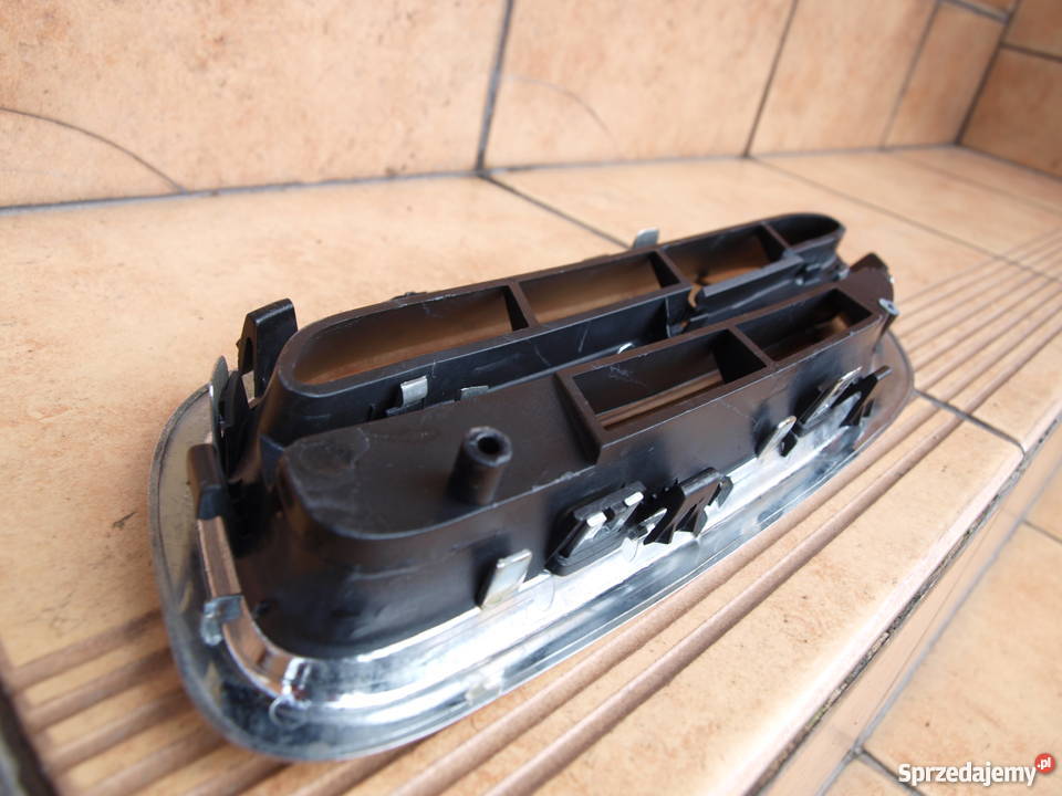 Nissan Micra grill chrom atrapa przód prawa 2000 części blacharskie Kalisz