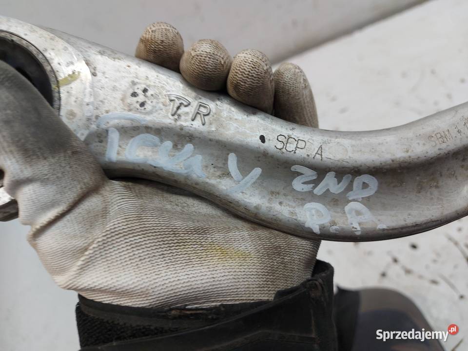 TESLA MODEL Y 2023r Wahacz przód prawy dolny 2WD osobowe Półki tylne dolnośląskie