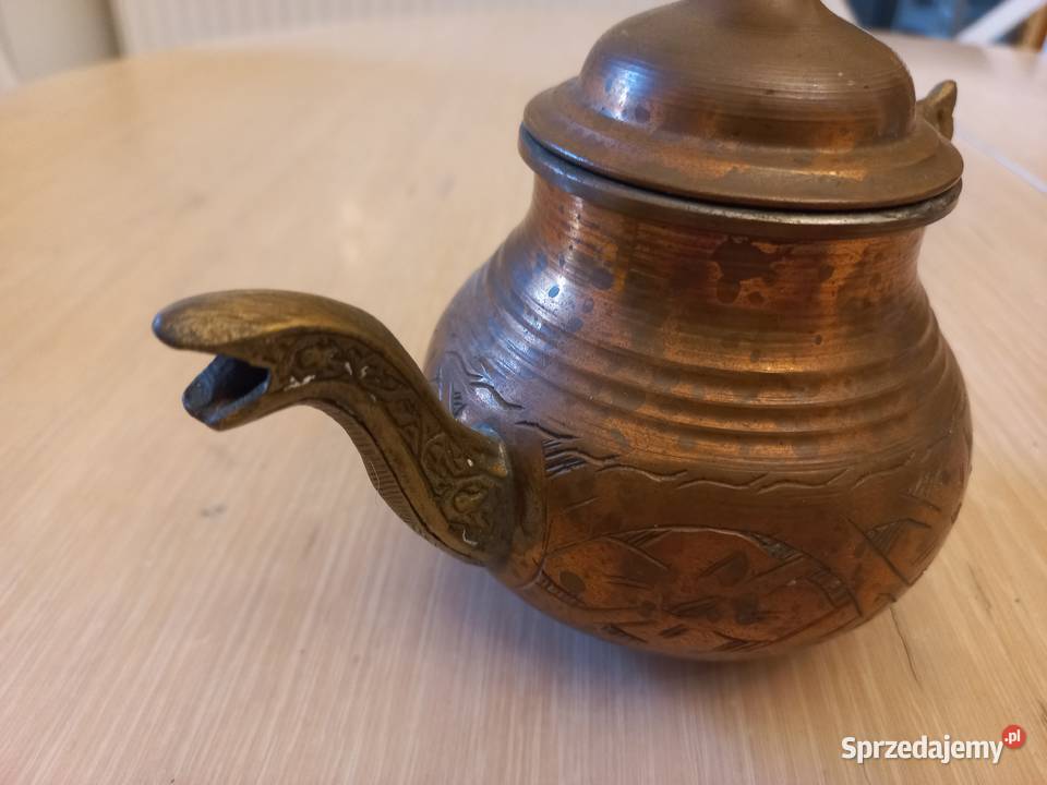 Miedziany imbryk grawerowany