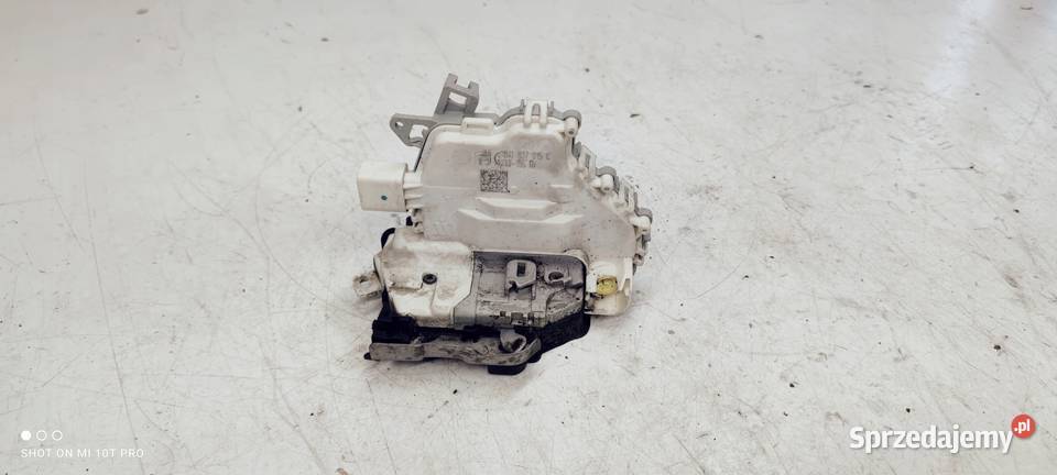 ZAMEK DRZWI LEWY PRZÓD AUDI A4 A5 A6 8J1837015C Przystajń