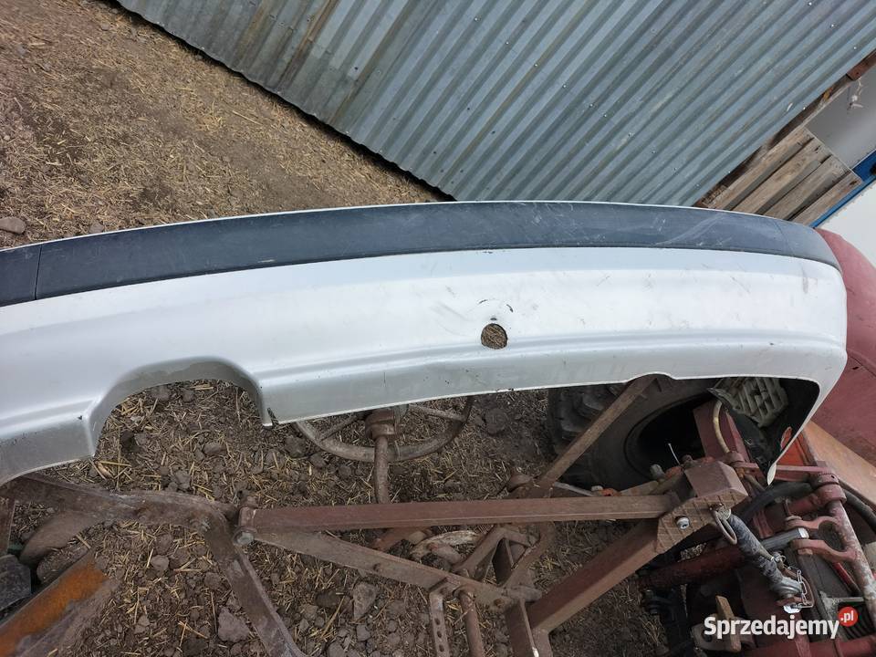 AUDI 80 B4 80B4 ZDERZAK TYŁ TYLNY 8A0807311A Zderzaki sprzedam