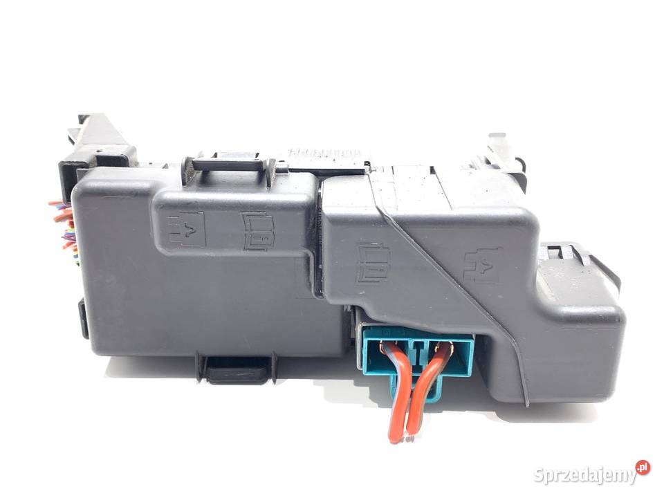 SKRZYNKA BEZPIECZNIKÓW VOLVO V60 I Kombi 1018 20 sprzedam