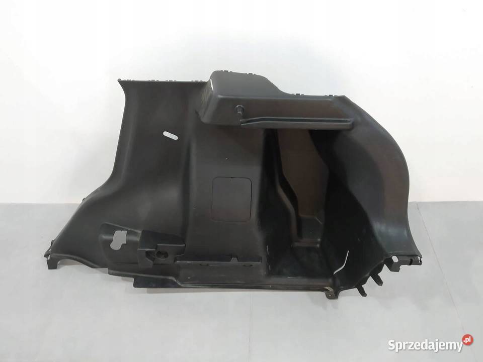 TAPICERKA BOCZEK BAGAŻNIKA PRAWY TYŁ Suzuki