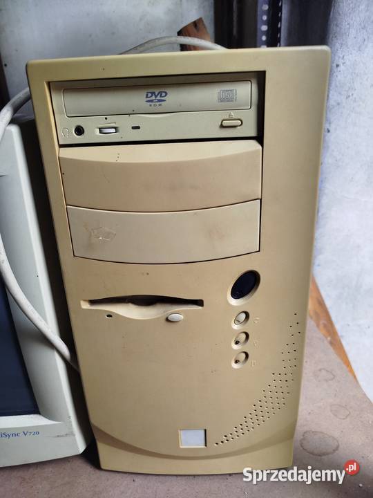 Komputer i monitor retro Chruślin