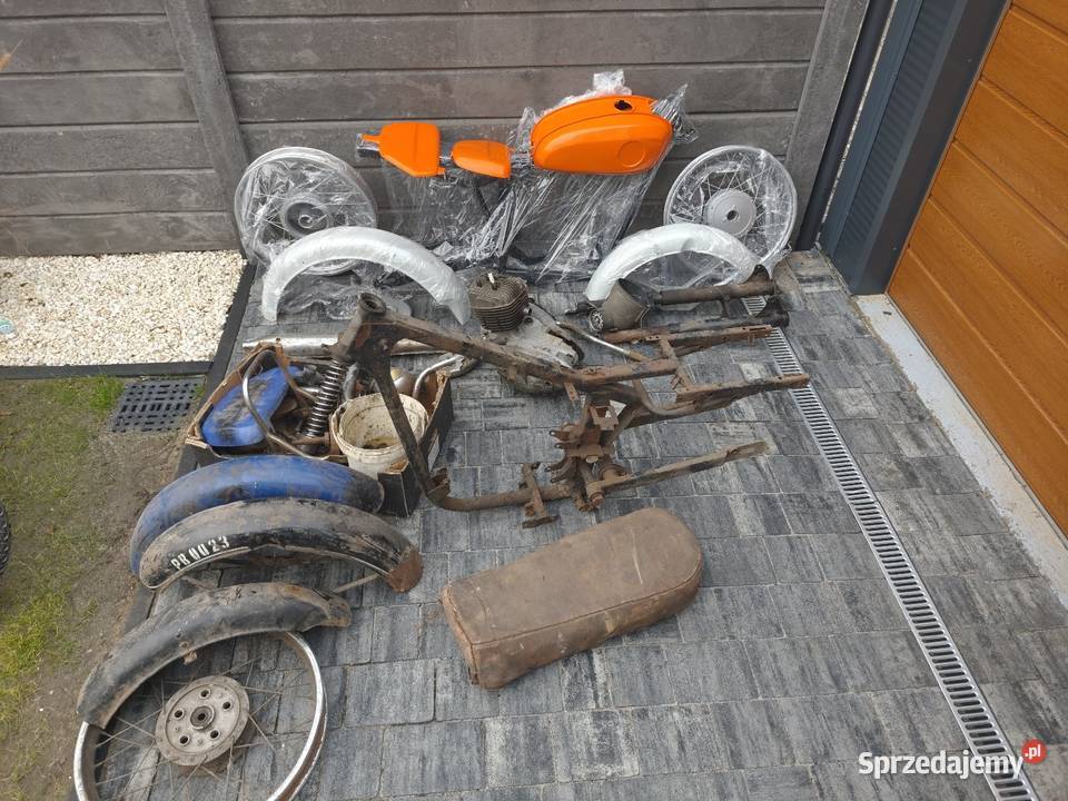 Wsk 125 do złożenia pomalowana uszkodzony Kostrzyn