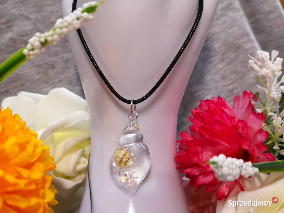 Naszyjnik z muszelką zatopioną w żywicy kolor