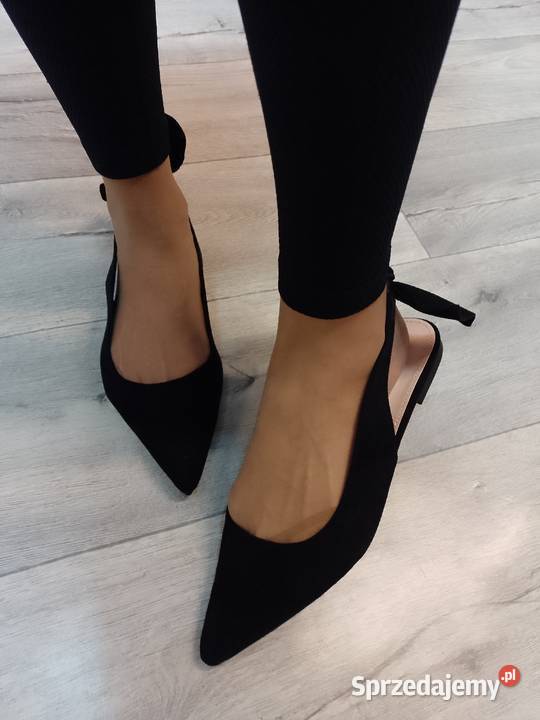 42 Czarne baleriny wieczorowe z odkrytą piętą