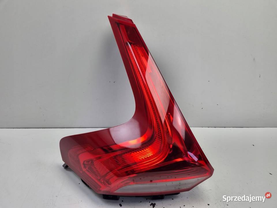 Volvo V40 II 1216r TYLNIA TYLNA LAMPA LEWA lewy Janów