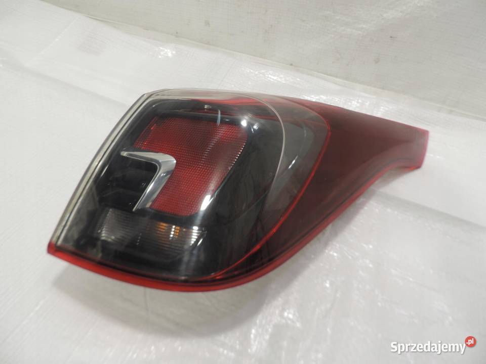 OPEL CROSSLAND X LAMPA PRAWA TYLNA