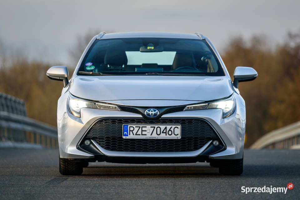 Toyota Corolla 18 TS 18 Hybrid z 2019r