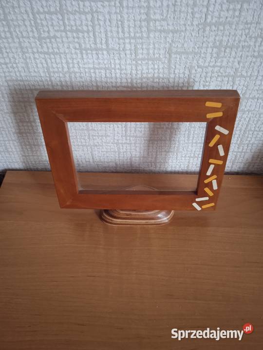 Drewniana ramka z szybką na zdjęcie