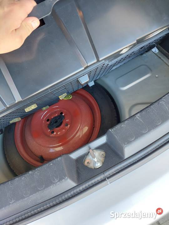 Piękny i zwinny Suzuki Splash Opel Agila Mały