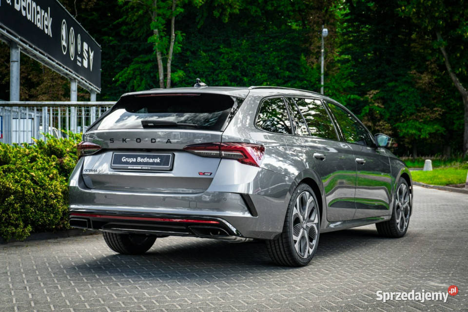 koda Octavia Combi RS 20 TSI 265 DSG Odbiór w gniazdo SD Łódź