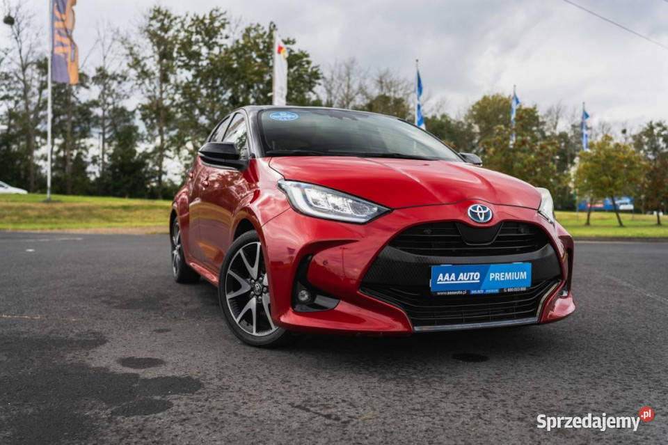 Toyota Yaris 15 VVTi Hybrid czerwony