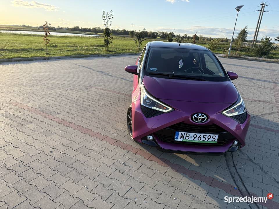 Wyjątkowa Toyota Aygo Magenta salon Polska Warszawa