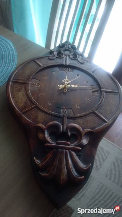 Zegar rzeźbiony z drewna Zamość