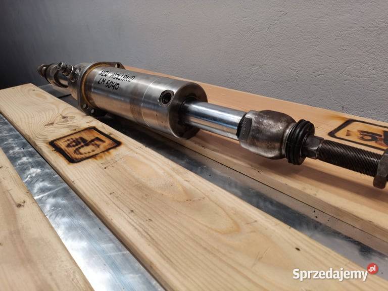 Holland LM 5040 Siłownik skrętu Spicer przód Pozostałe