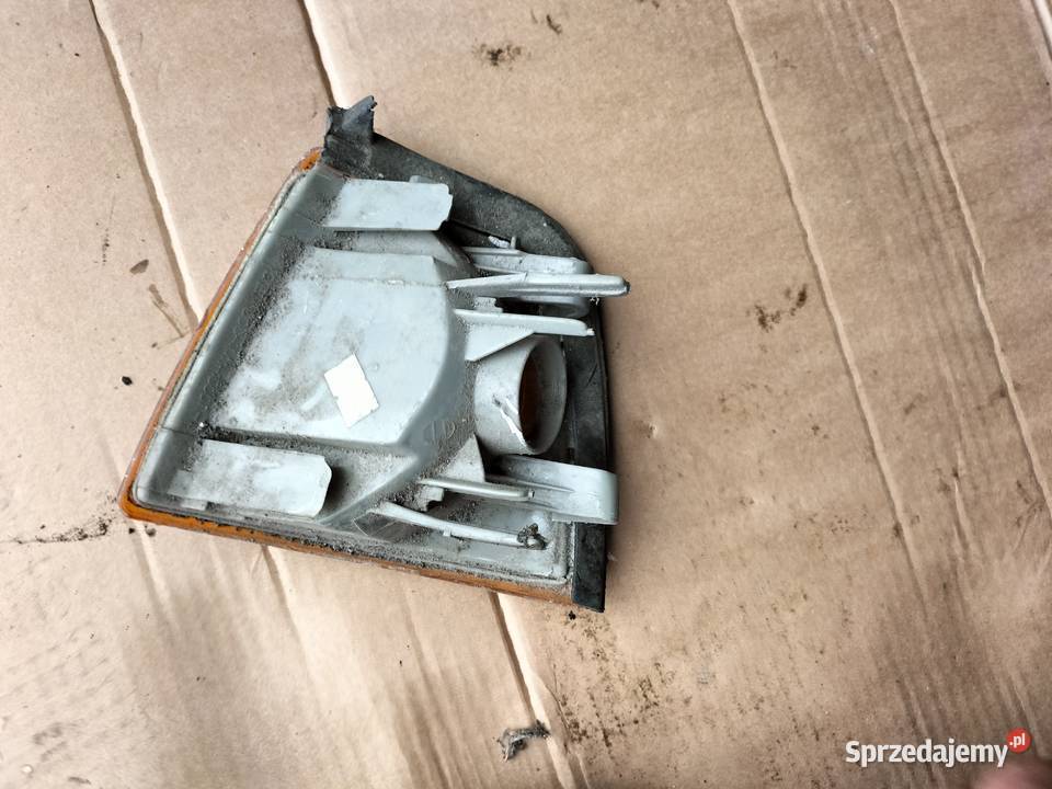 AUDI 80B4 KIERUNKOWSKAZ PRAWY Kamień-Kolonia