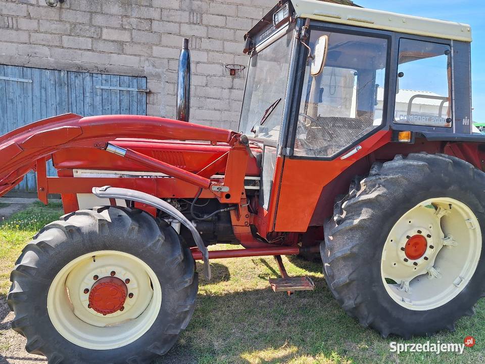 International 844s z ładowaczem czołowym 4x4 Sarnówek