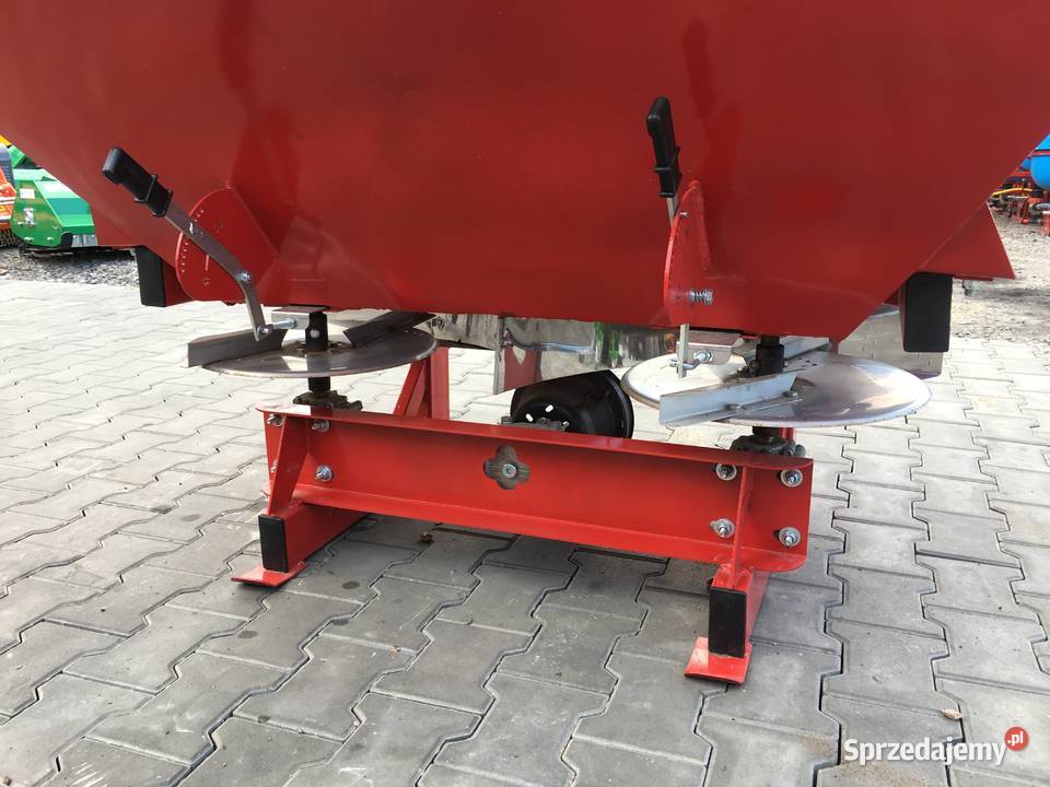 Rozsiewacz nawozów 600L TYTAN firmy STRUMYK Ostrów Lubelski sprzedam