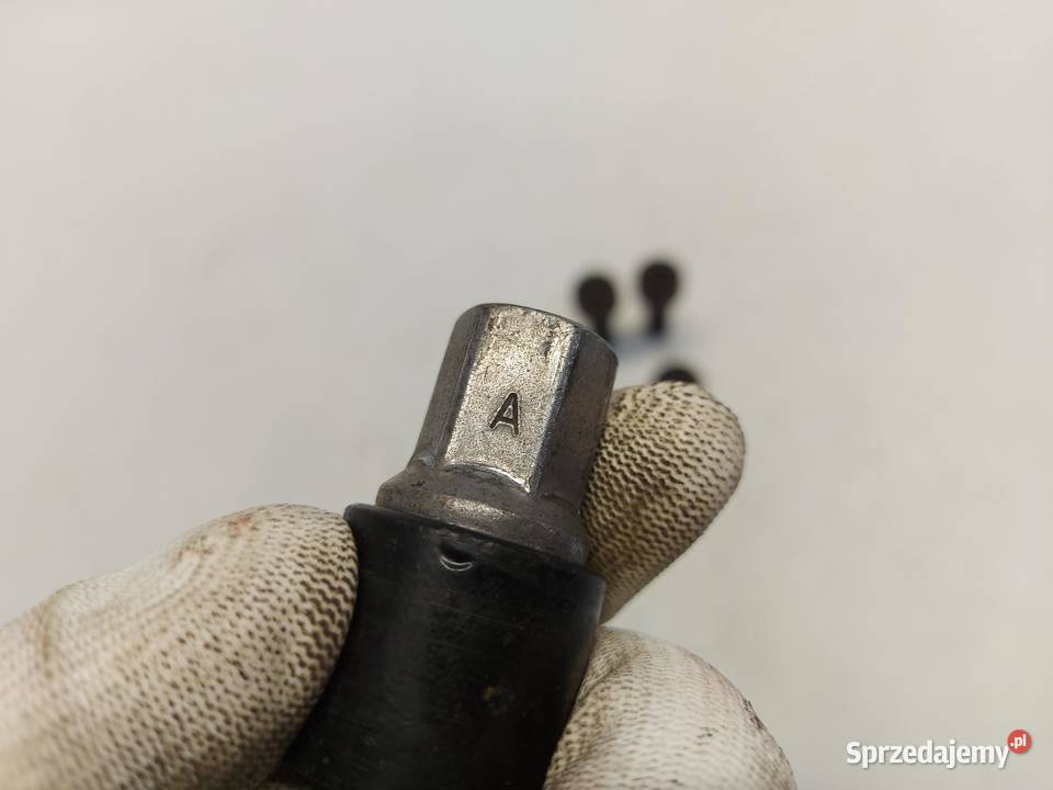 Mercedes EQC 400 W293 ŚRUBY ZABEZPIECZAJĄCE Apteczki, gaśnice, trójkąty