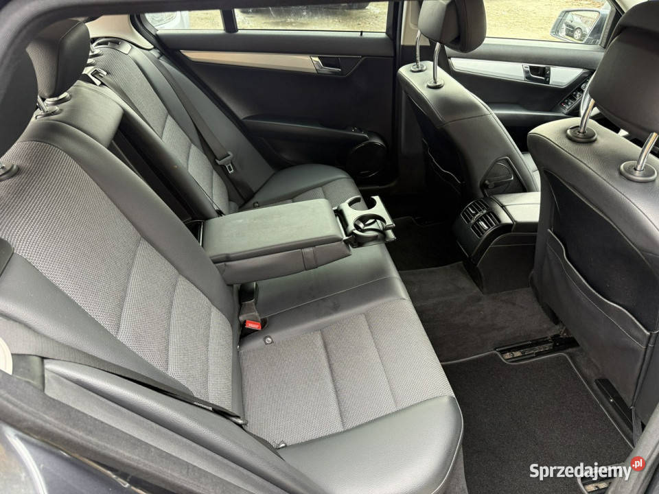 Mercedes C 180 DUZA NAVI zadbana 100 oryginalny garażowany Poznań sprzedam