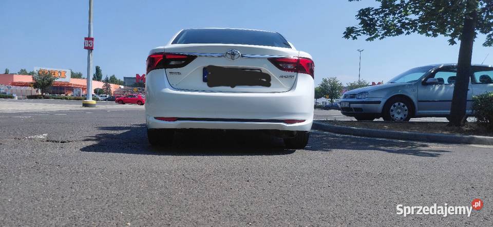 Toyota Avensis 2015 18 benzyna sedan bluetooth Gliwice