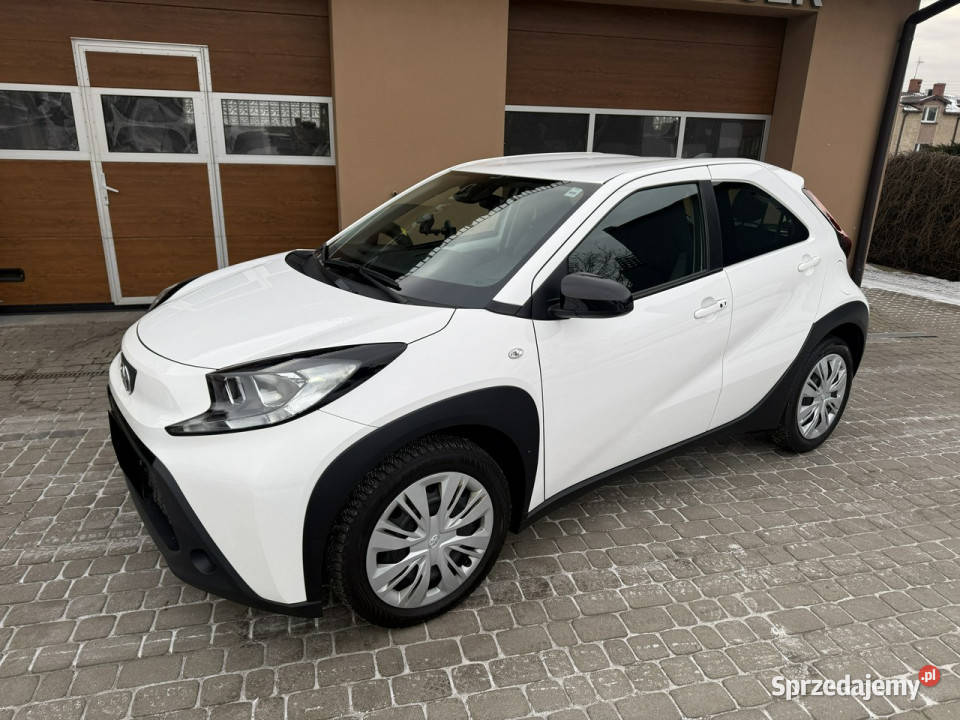 Toyota Aygo X 10 72 Klimatronik Kamera CarPlay elektryczne lusterka Orzech
