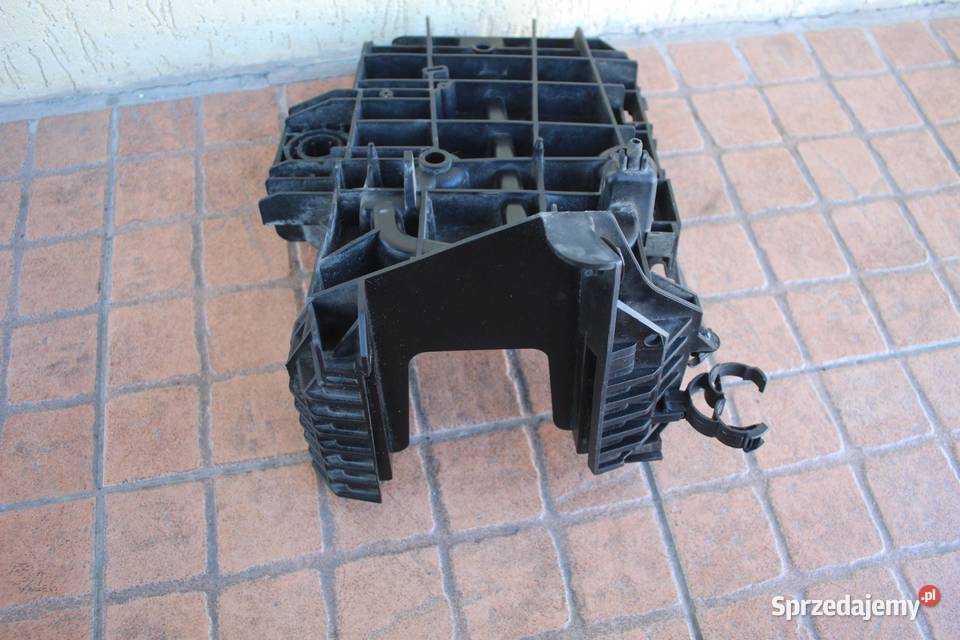 PODSTAWA AKUMULATORA PEUGEOT 407 9645693080