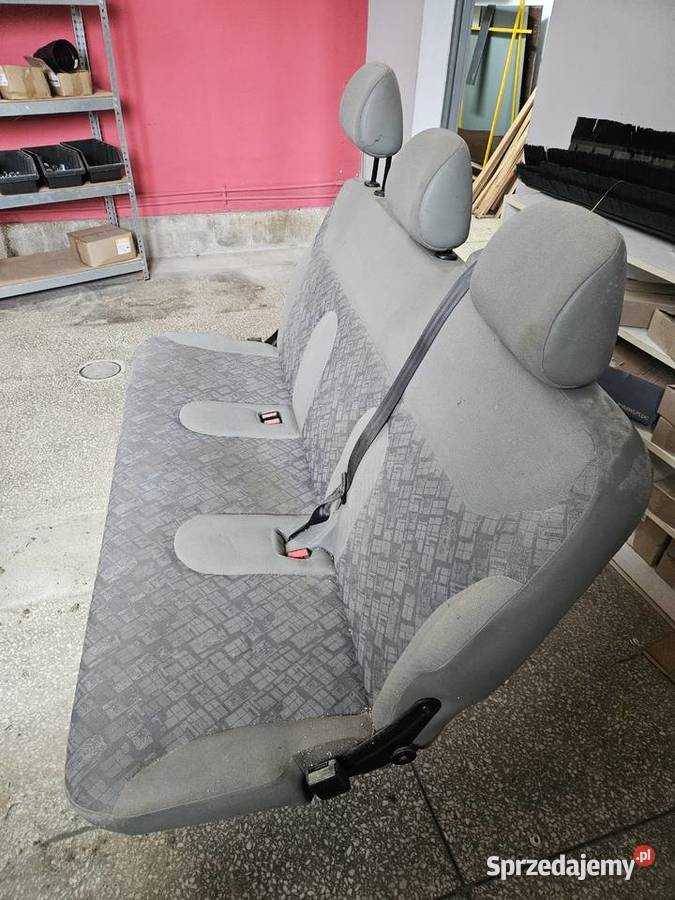 Kanapa lll rząd opel vivaro 2 osobowe małopolskie Andrychów sprzedam