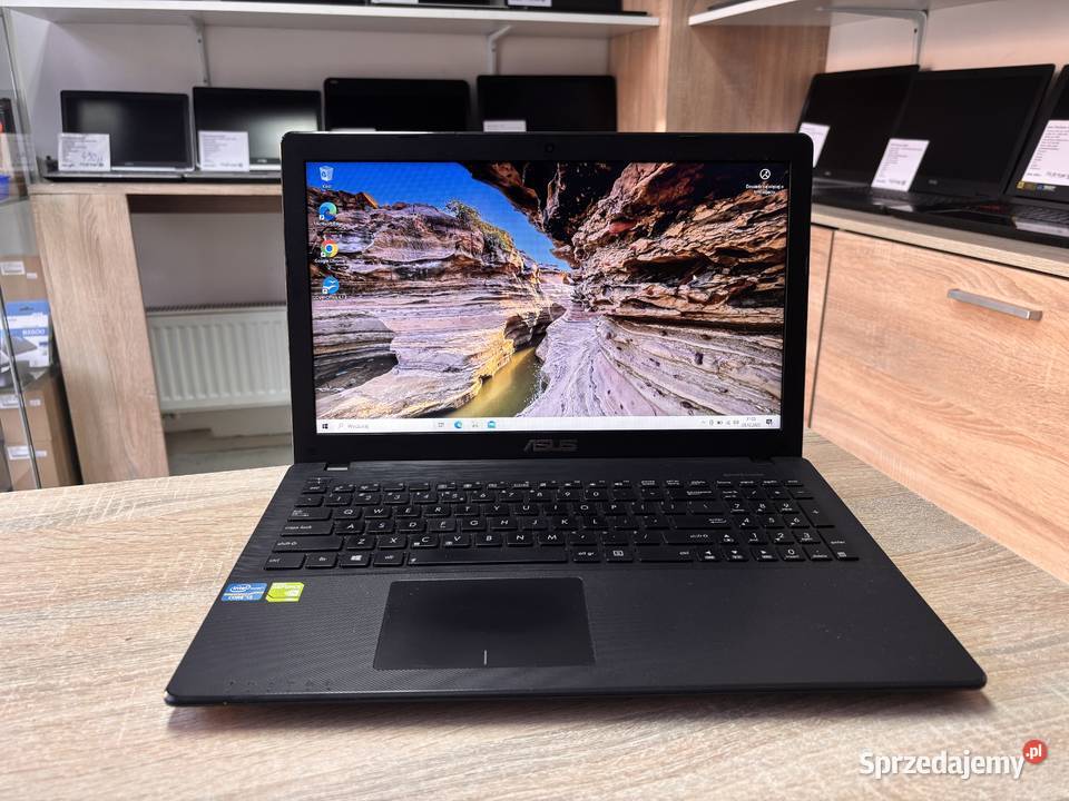 Laptop Asus X552C i33217U 8GB ram Nvidia GeForce