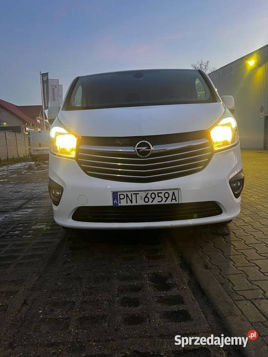 Opel Vivaro 16 CDTI 2016 L1H1 bezwypadkowy z hak