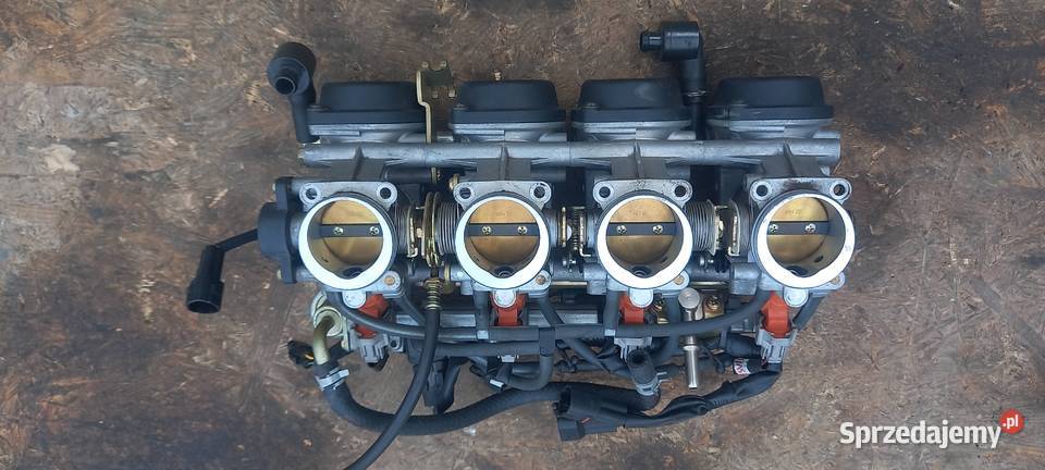 Yamaha R1 listwa wtryskowa wtryski przepustnice